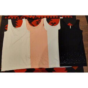 Skinny Tee Plus Size. Bundle of 4. Compression Tank. One Size Plus.
